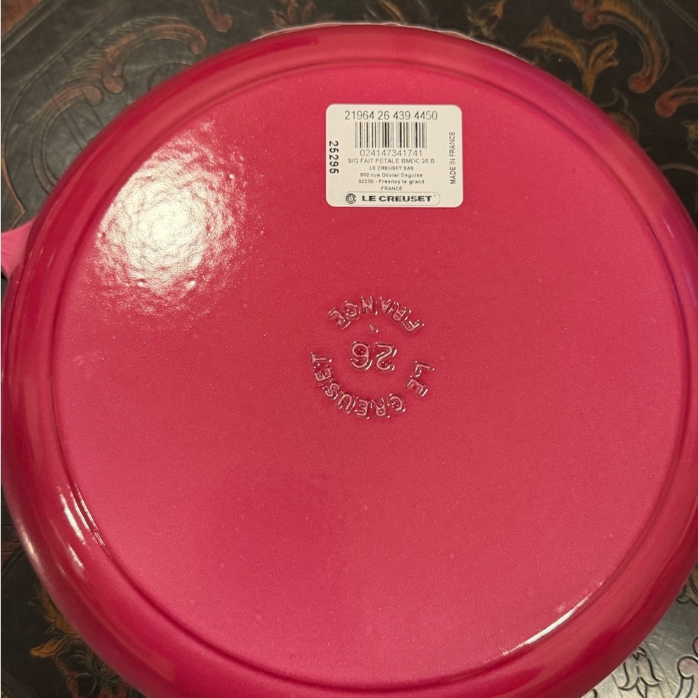 RARE Le Creuset Berry Petal Braiser 2.25 qt NIB - Picture 5 of 7